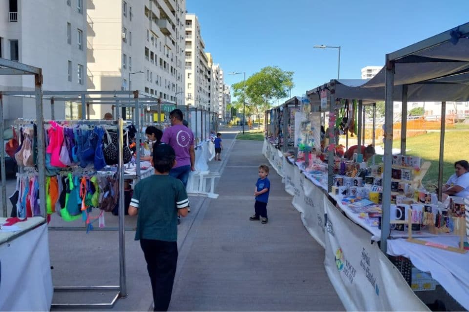 Imagen de Feria Voces del Sur en la Plaza Islas Malvinas