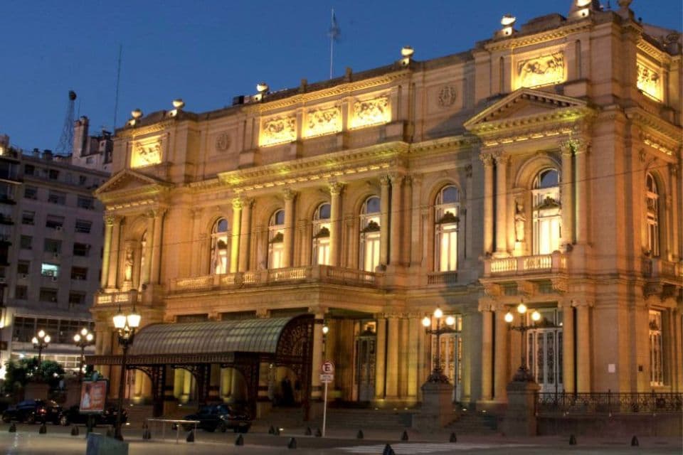 Imagen de Atardecer en el Teatro Colón
