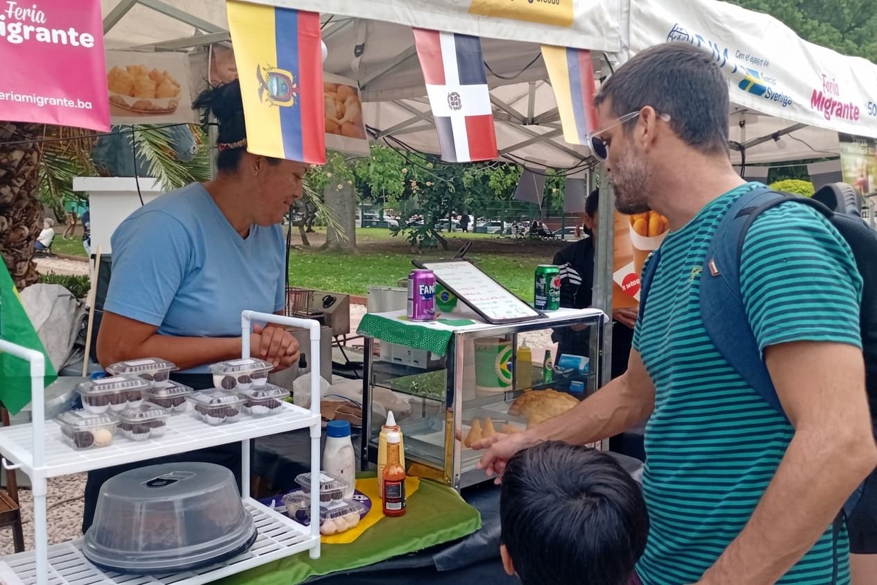 Imagen de Feria Migrante en Parque Centenario: un recorrido cultural por el mundo