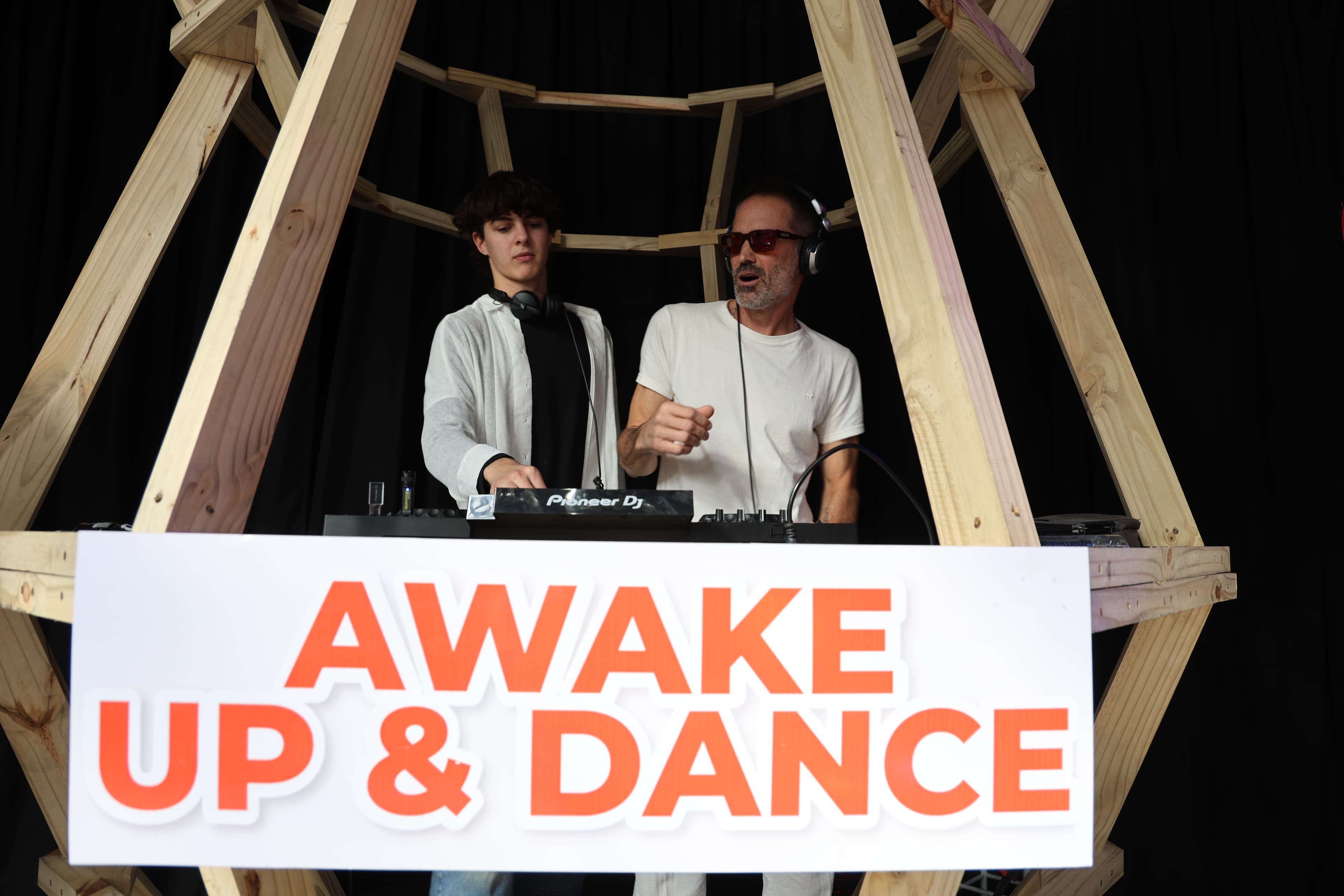 Imagen de Awake | Ale Lacroix